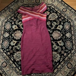 Large/medium fit. Fitted dress.